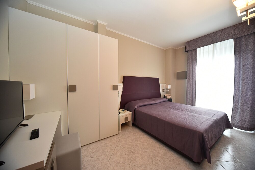 2 BEDROOMS, CONNECTING, COMFORT