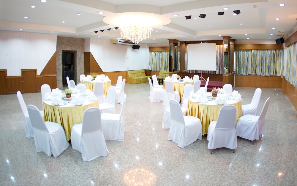 Chaipat Hotel 53/66