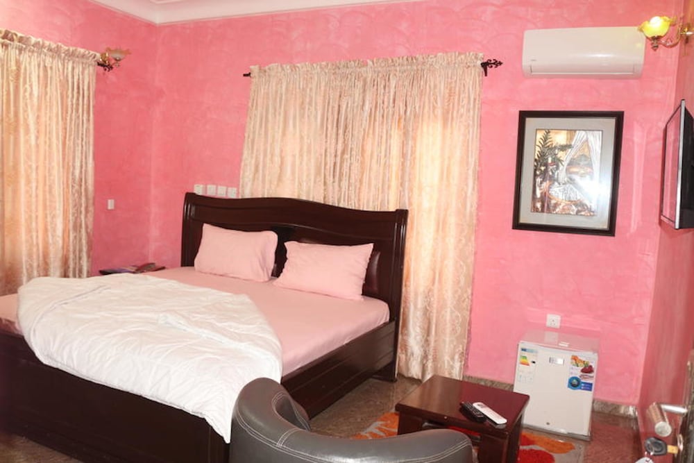 EMROSY HOTELS AND SUITES 23/50