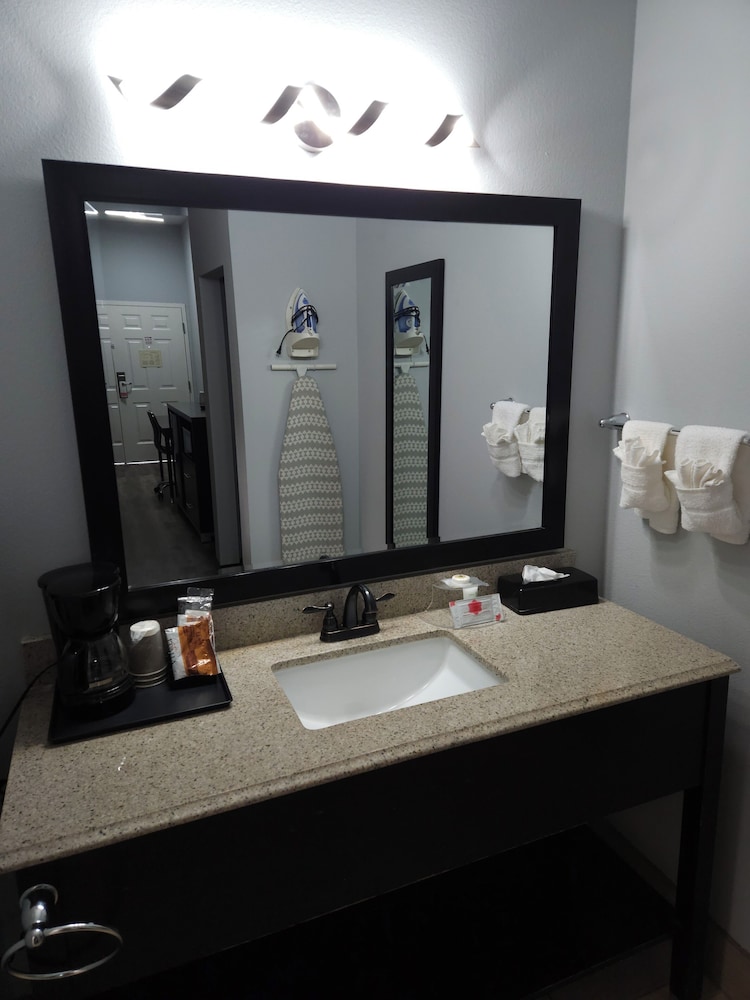 Executive Inn and Suites Tyler 51/51