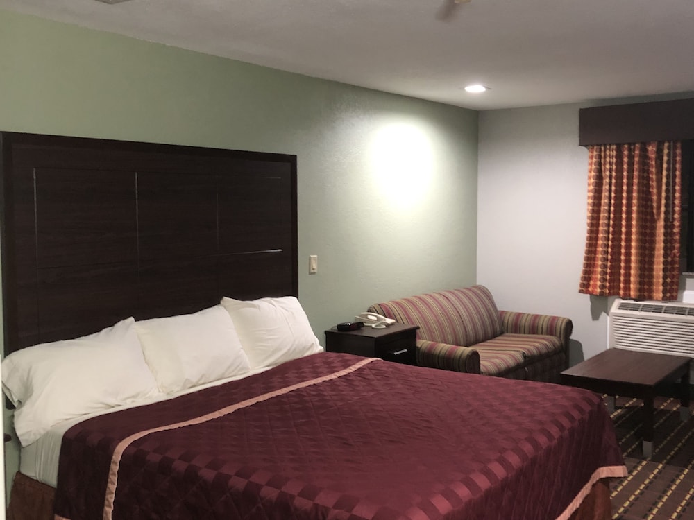 Texas Inn & Suites 11/28