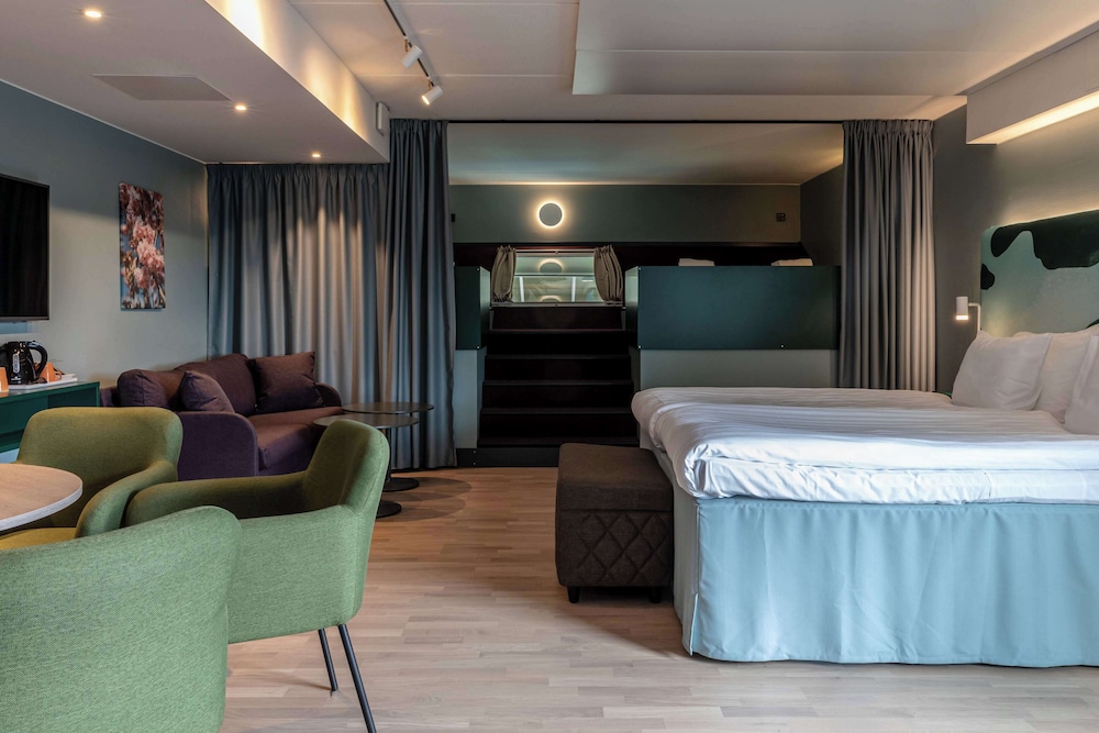 Junior Suite, Single Bed, 2 Sofa