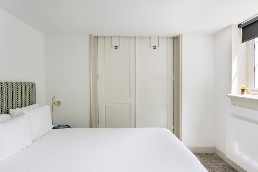 2 Bedrooms, House