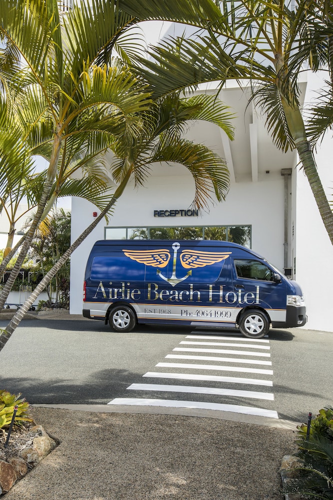 AIRLIE BEACH HOTEL 60/70