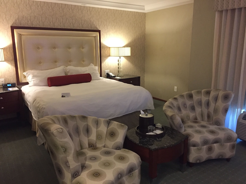 Town & Country Inn and Suites 10/36