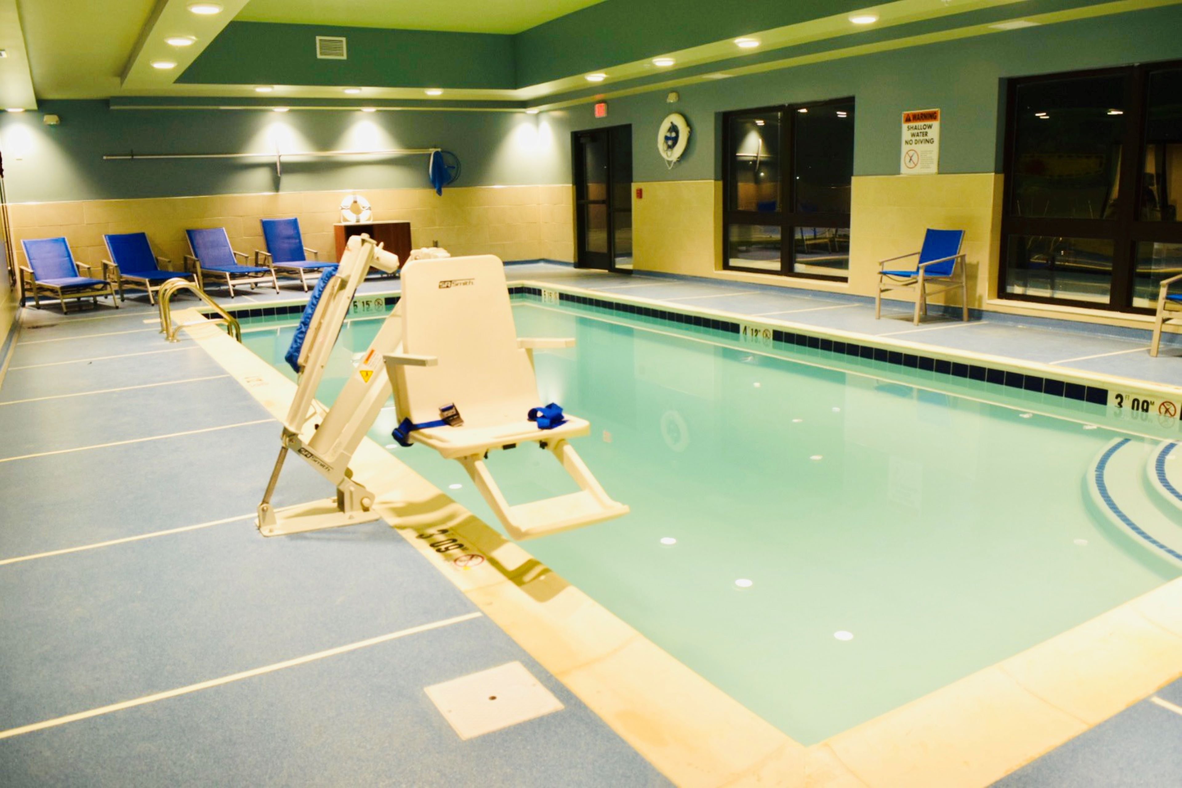 Holiday Inn Express Suites Middletown 20/33