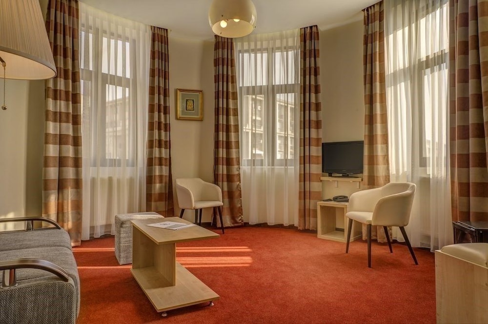 Hotel Capitol 36/55