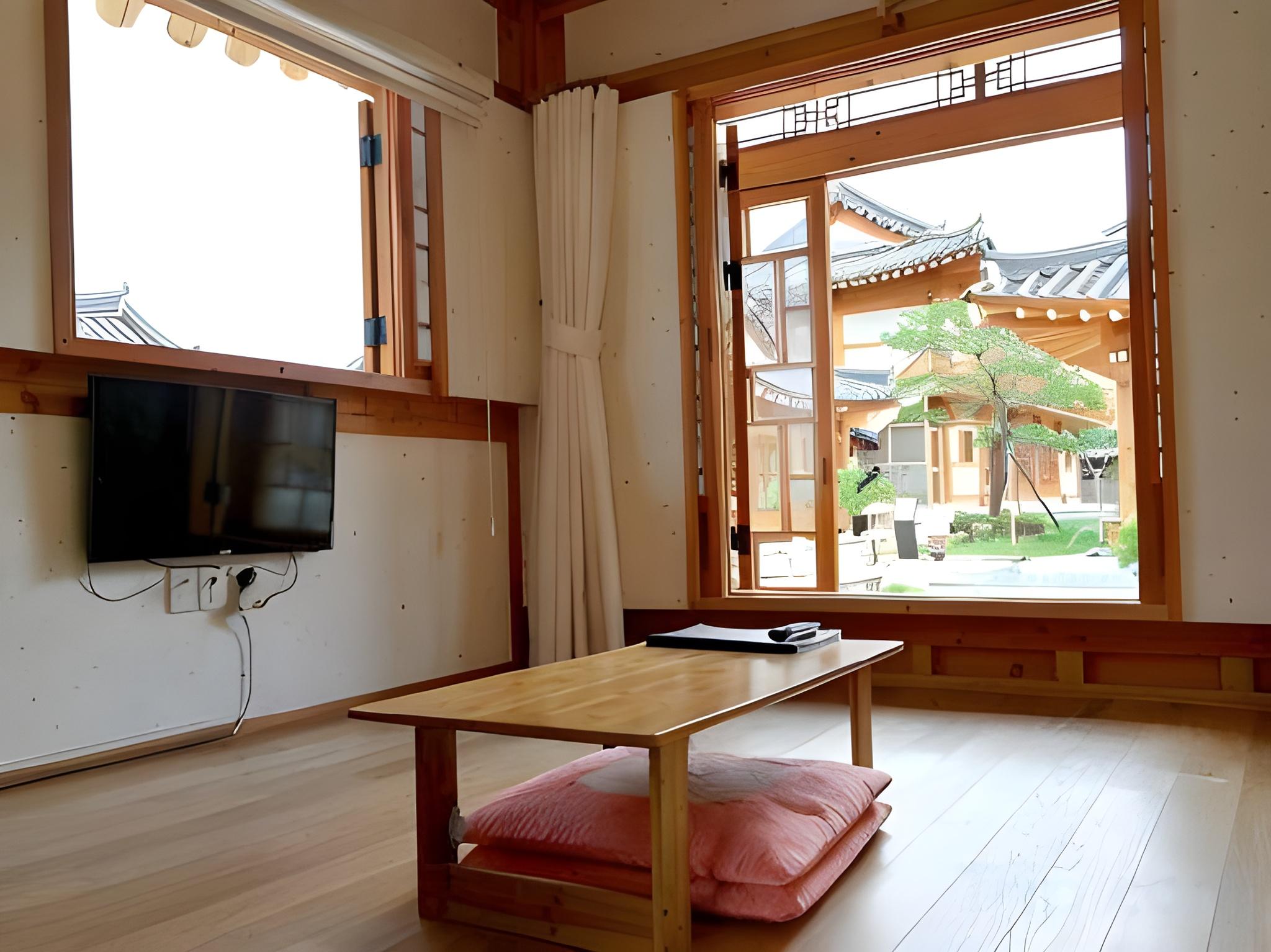 Ondol, 2 Futon Beds