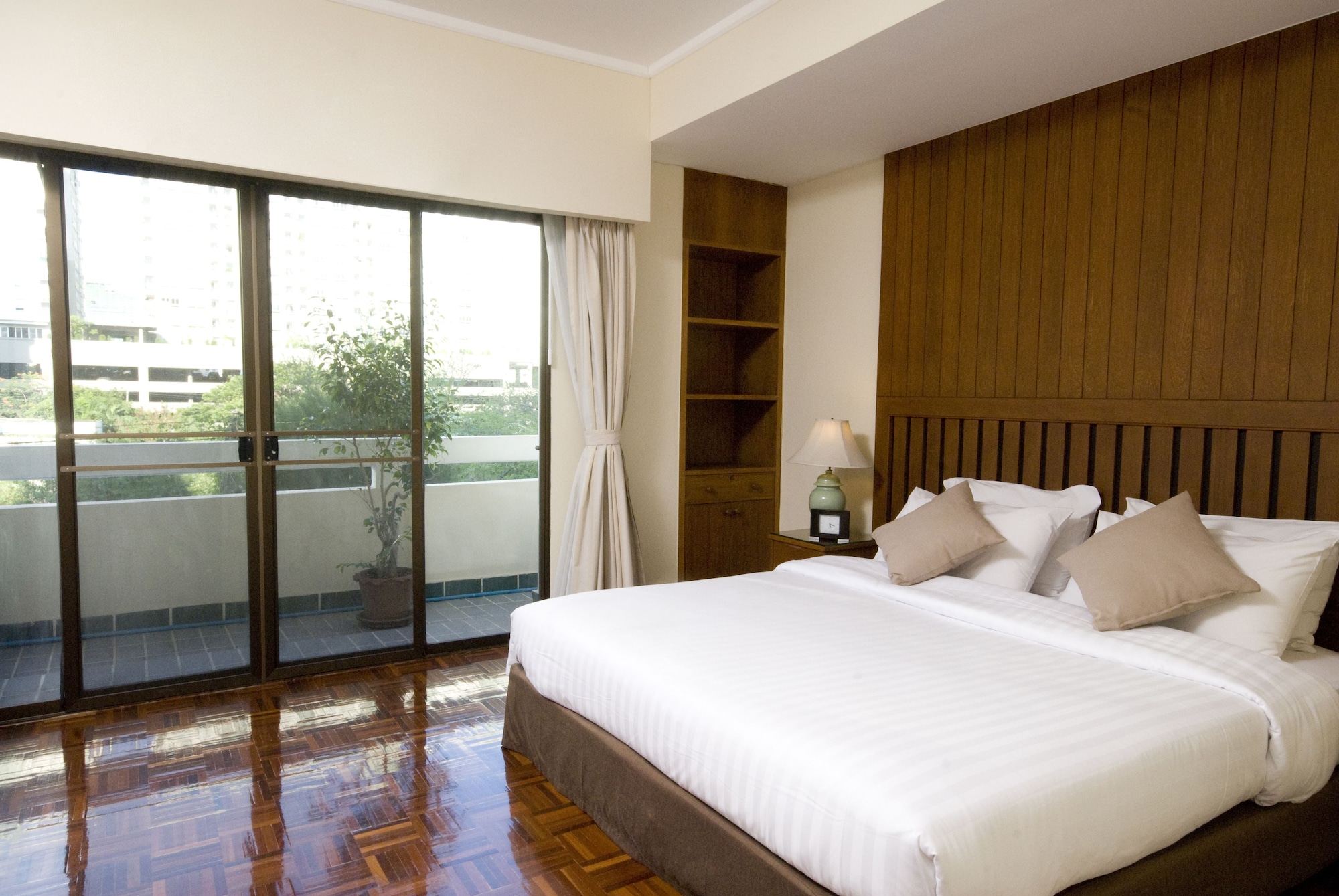 2 BEDROOMS, SUITE