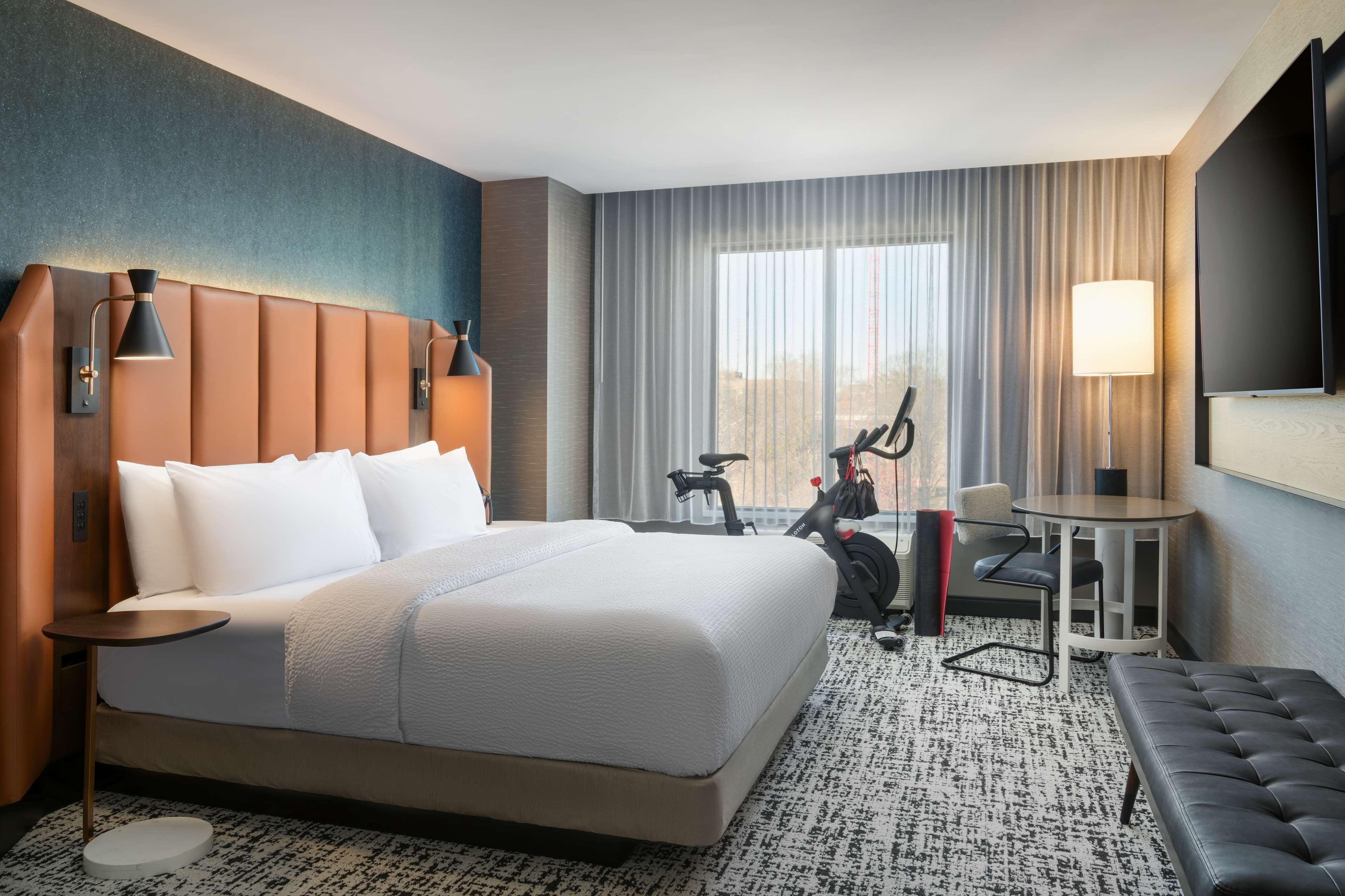ROOM, KING BED, PELOTON
