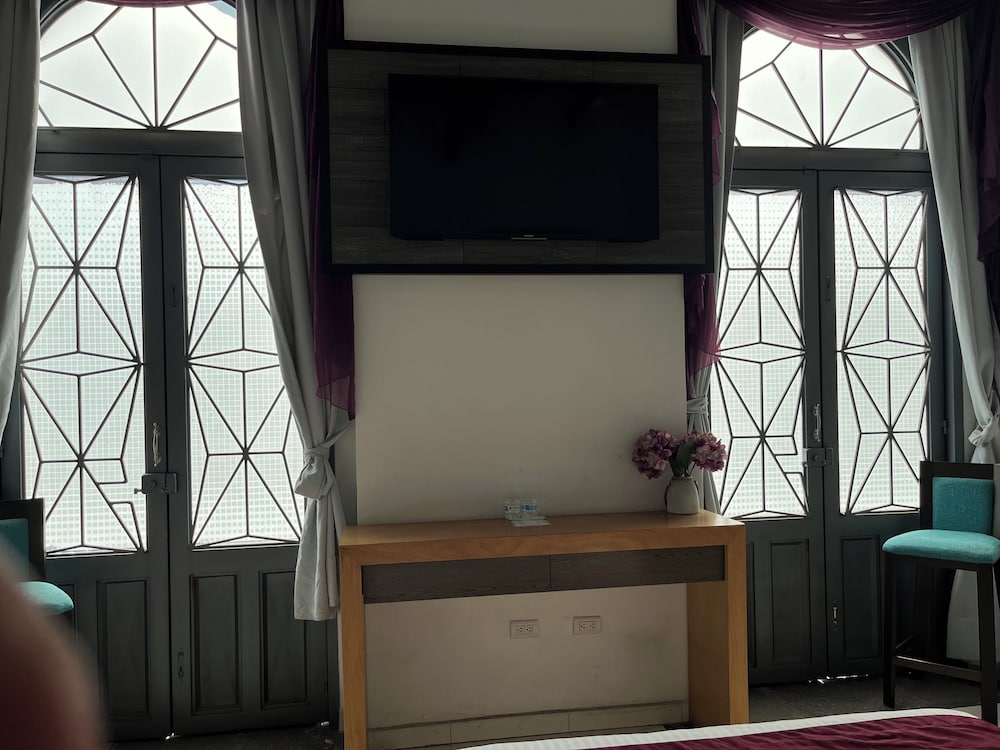 Hotel Alhaja 8/50