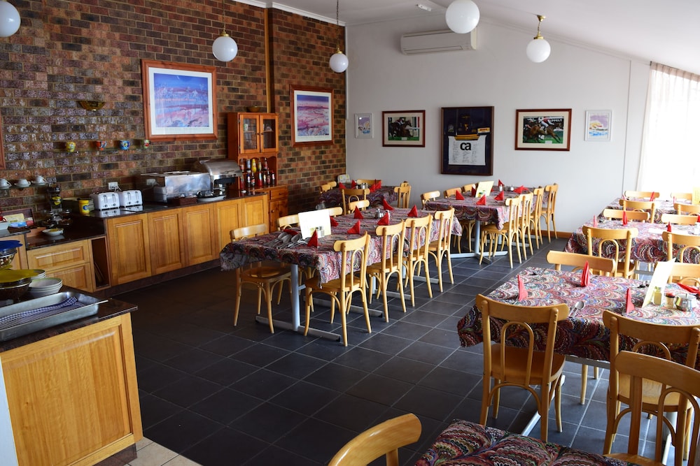 Golden Age Motor Inn Queanbeyan 30/50
