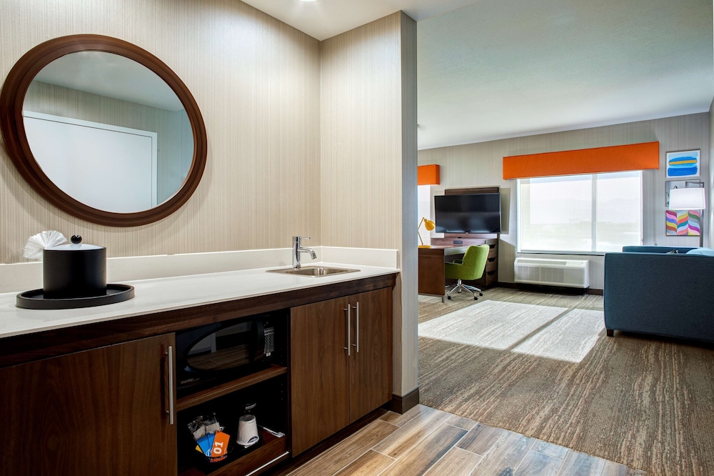Hampton Inn and Suites Indio, CA 17/43