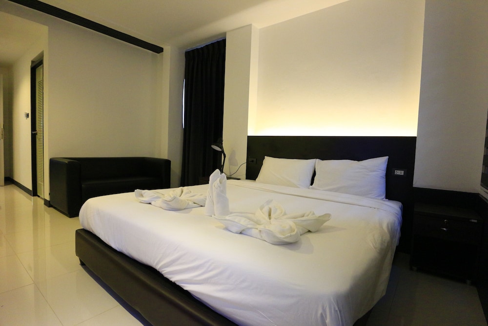 Azz Hotel 7/43