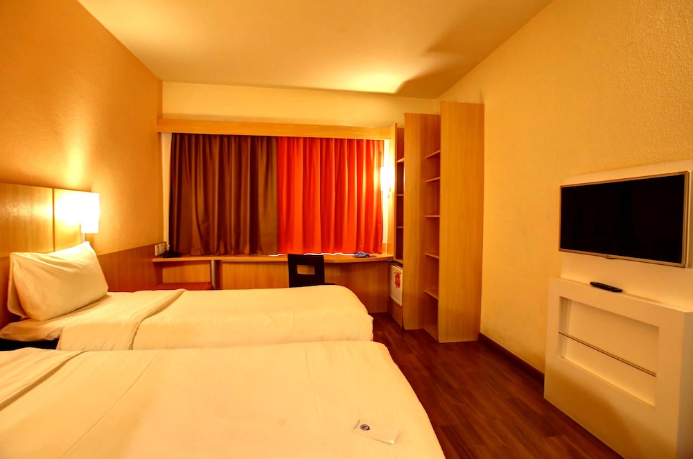 Ibis Vitoria Praia Do Canto 18/75