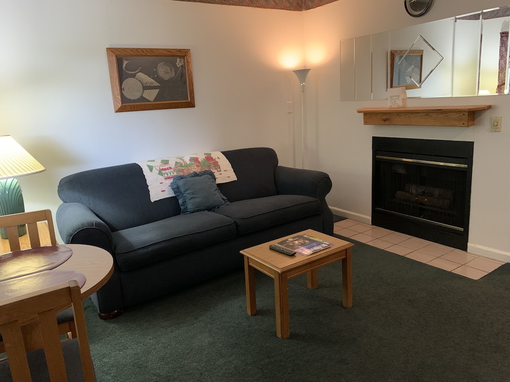 Laurel Inn Condominium 27/50