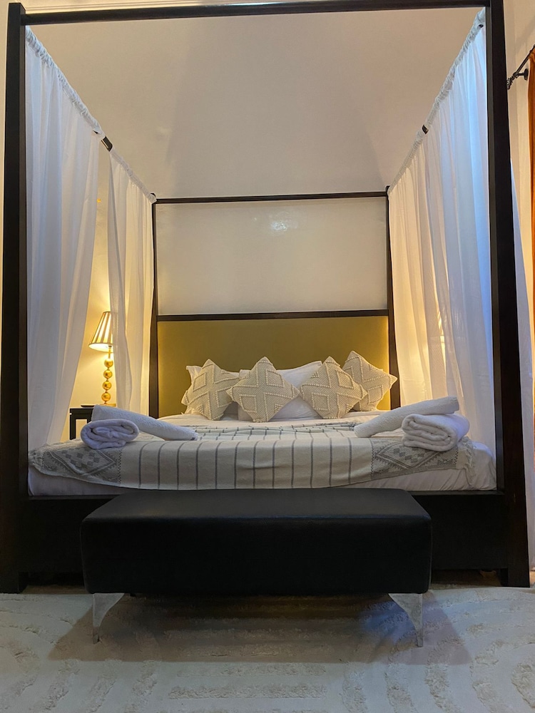 Riad Las Palmeras 18/50