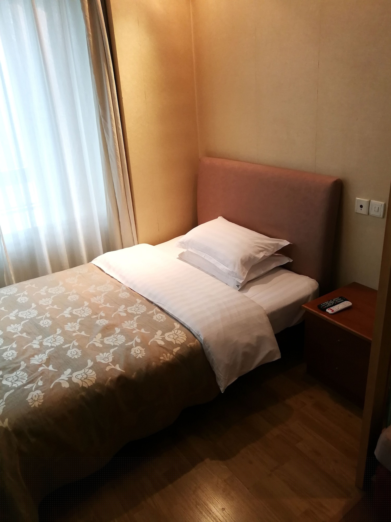 BUSINESS, DOUBLE BED