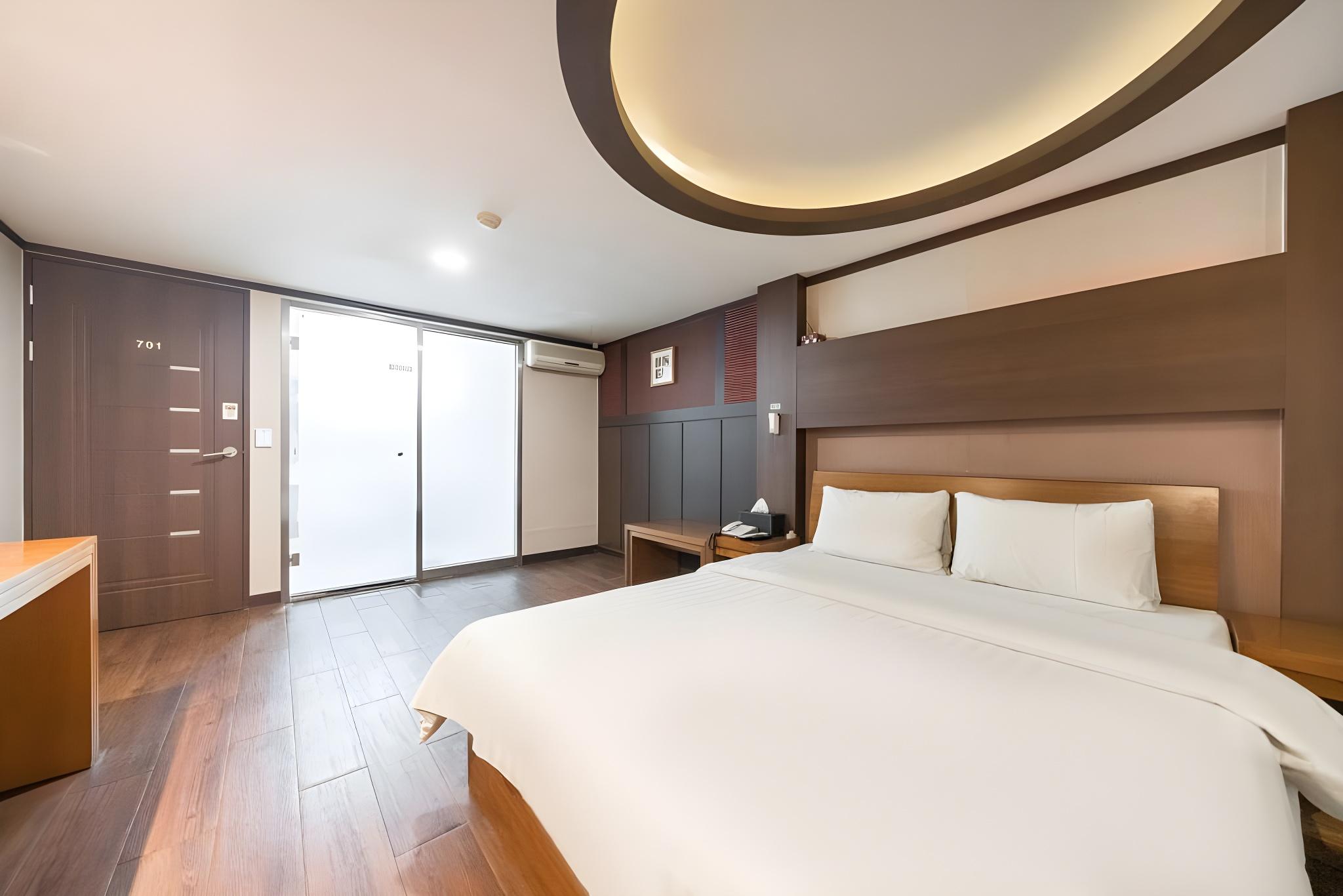 Suwon Station J Hotel 12/25