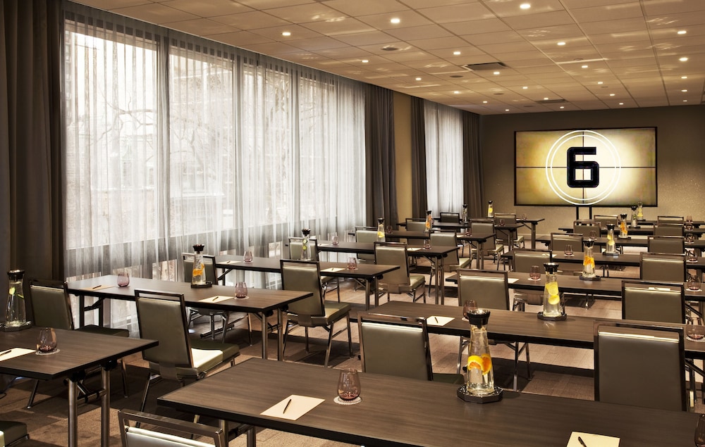 Thompson Chicago Ex Sutton Place Hotel 68/77