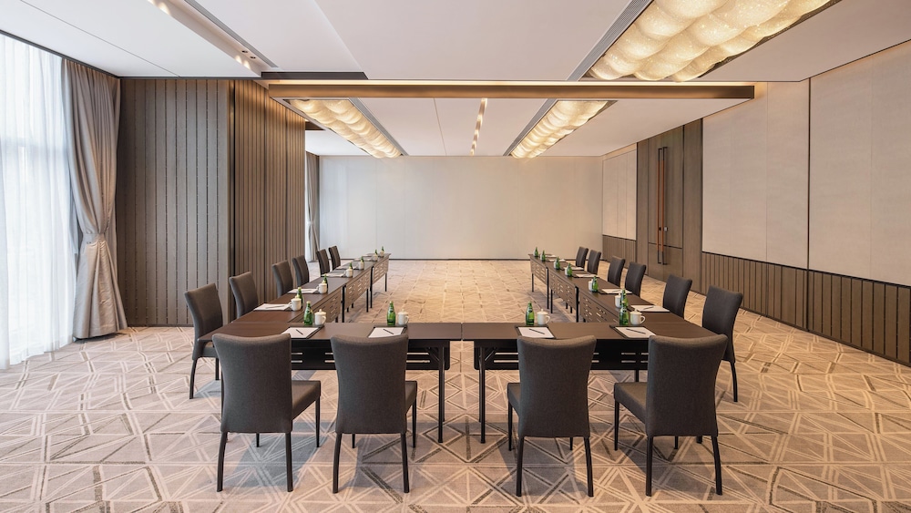 Holiday Inn Express Qingdao Jinshui 42/49