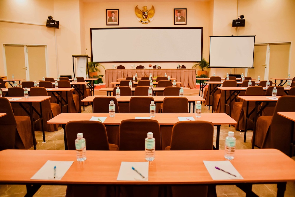 Portola Grand Renggali Hotel 21/25