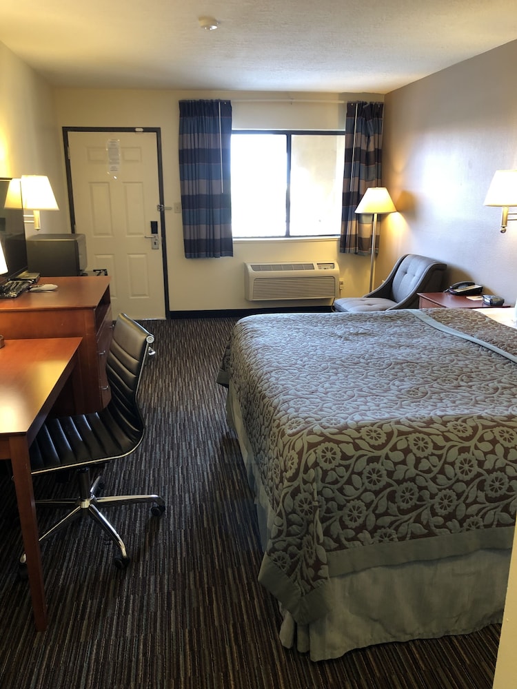 Days Inn By Wyndham Rio Rancho 15/24