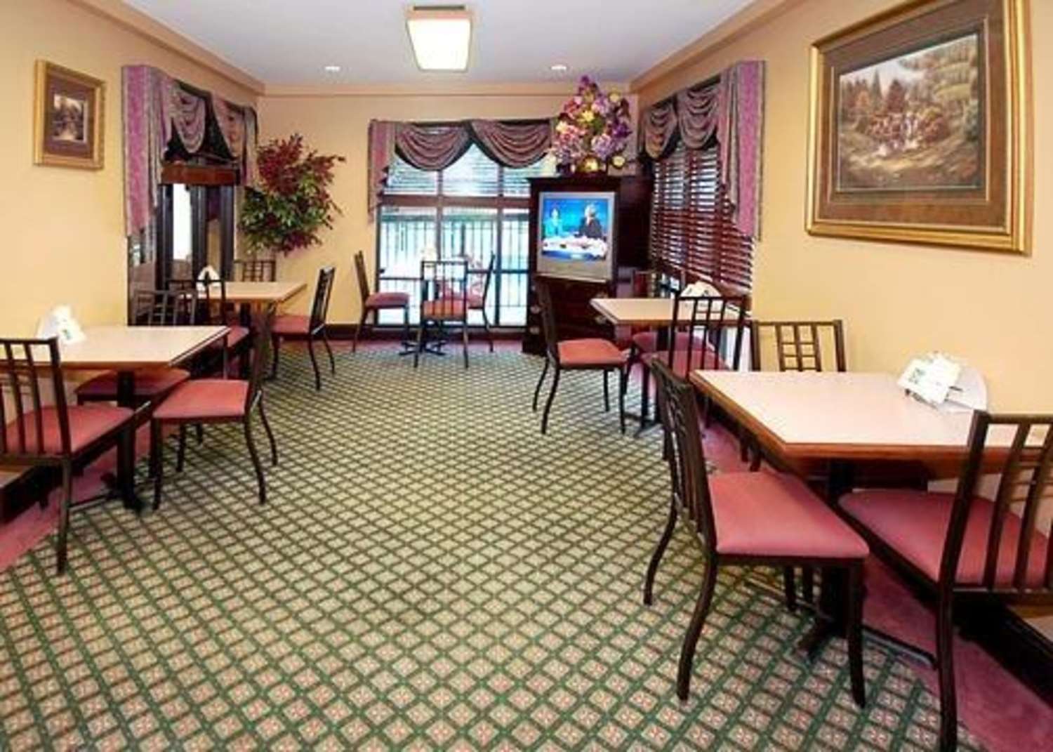 Econo Lodge Inn & Suites Ocean Springs - Biloxi 11/21