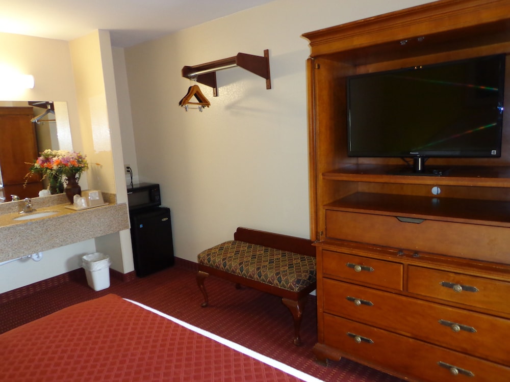 Economy Inn Express Warren 47/47