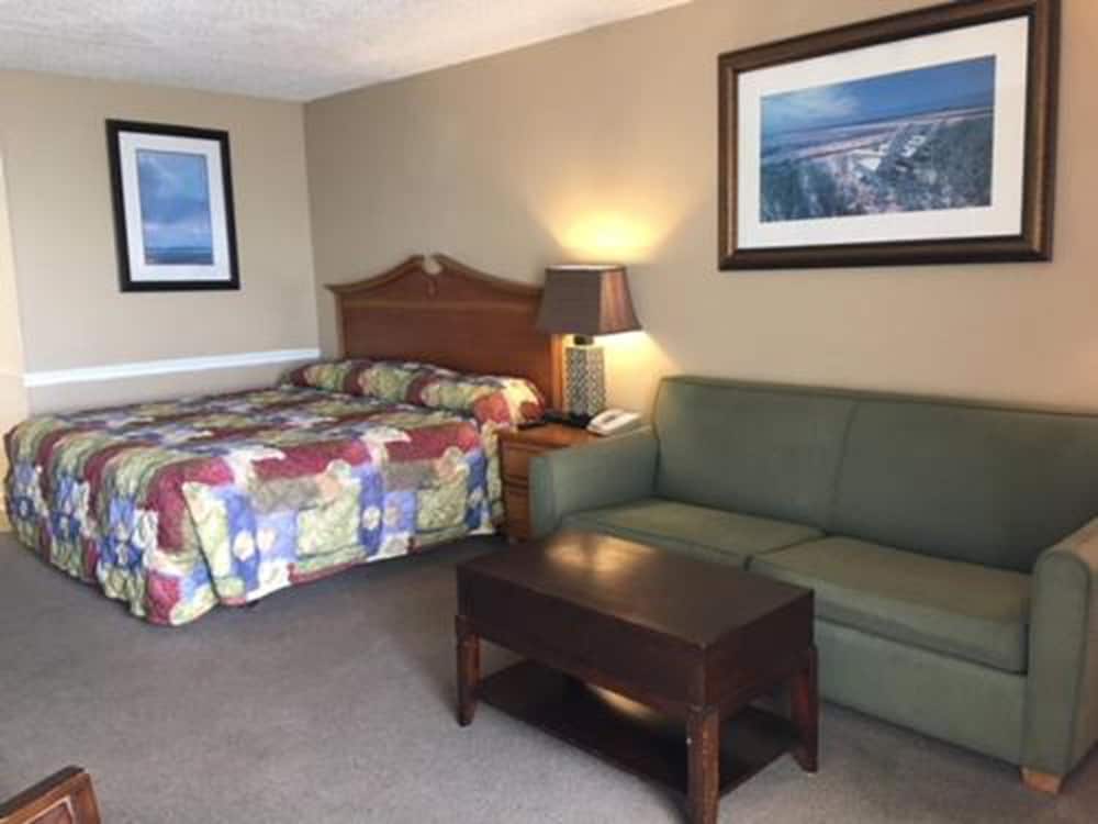 Polynesian Ocean Front Hotel 33/42