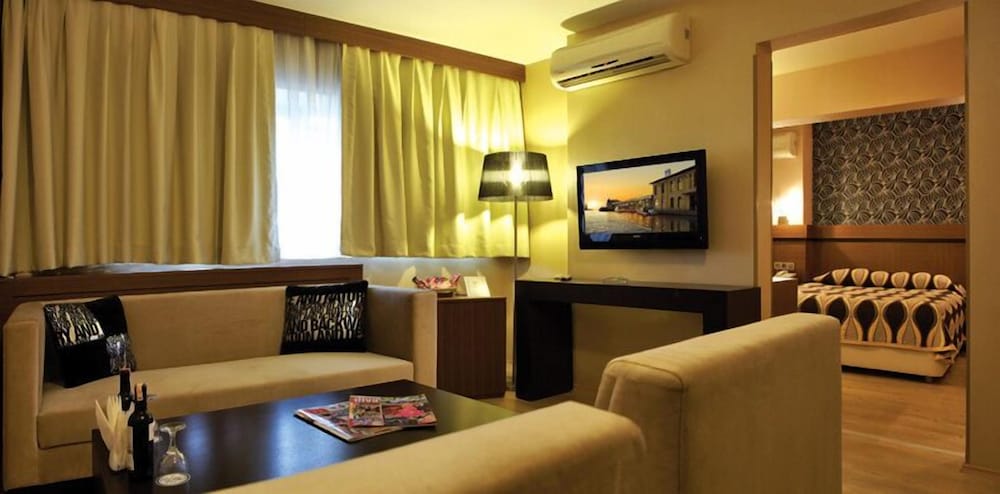 Susuzlu Hotel 20/28
