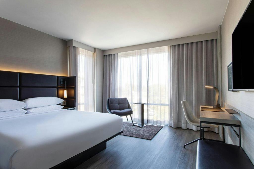 1 Bedroom, Suite, King Bed, Terrace