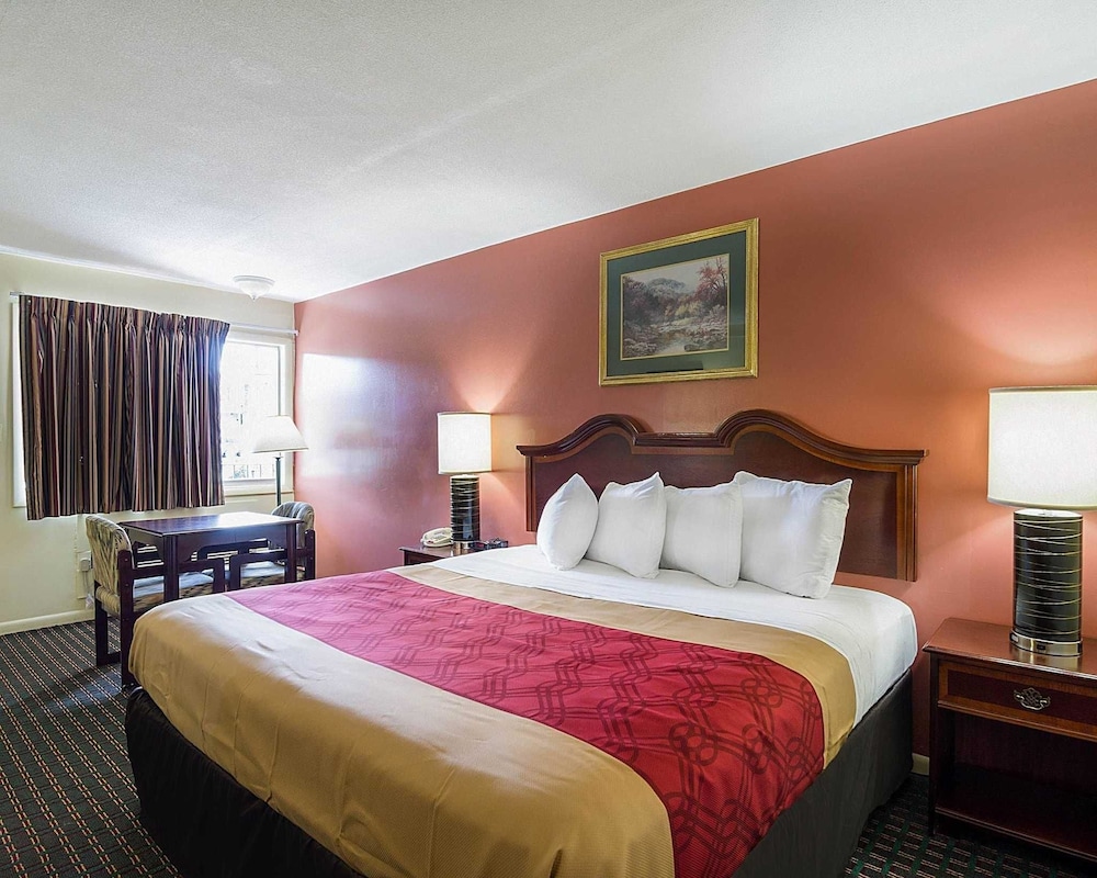 Econo Lodge Charlottesville North - University Area 10/23