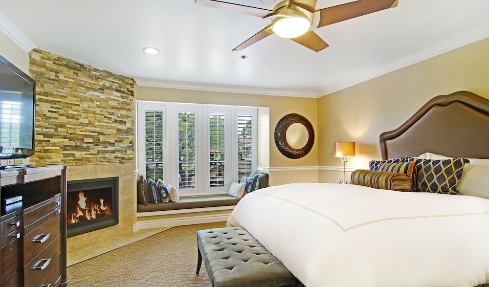 Carriage House Inn 25/35