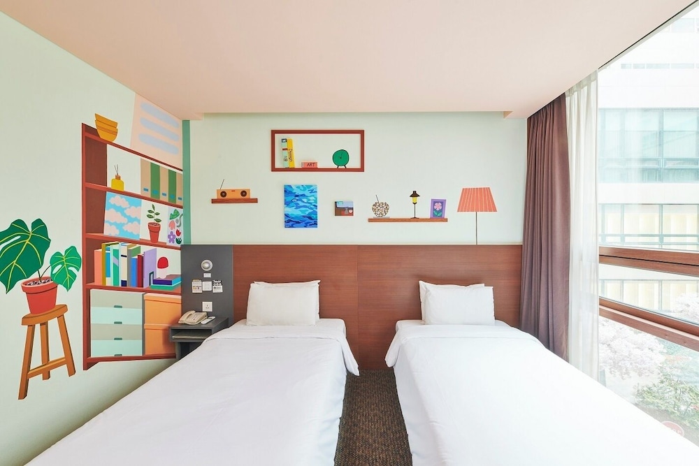 Dive In, Yurina, Art Stay, Twin Beds