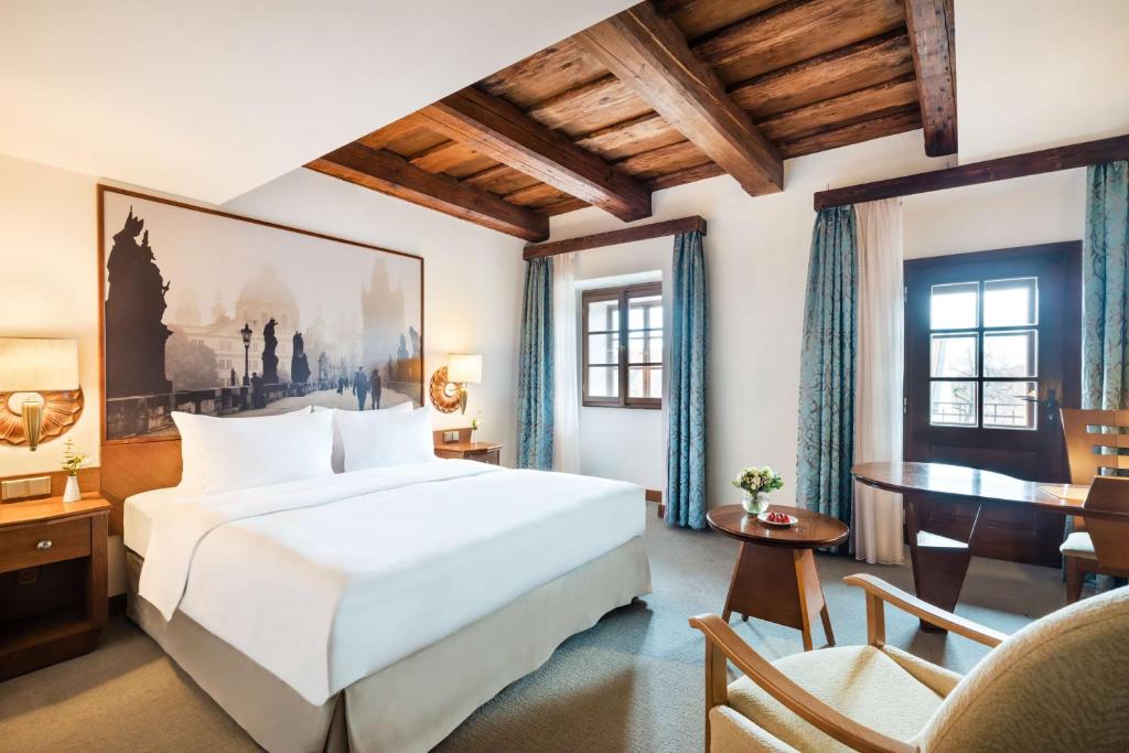 Deluxe, King Bed, Cathedral View