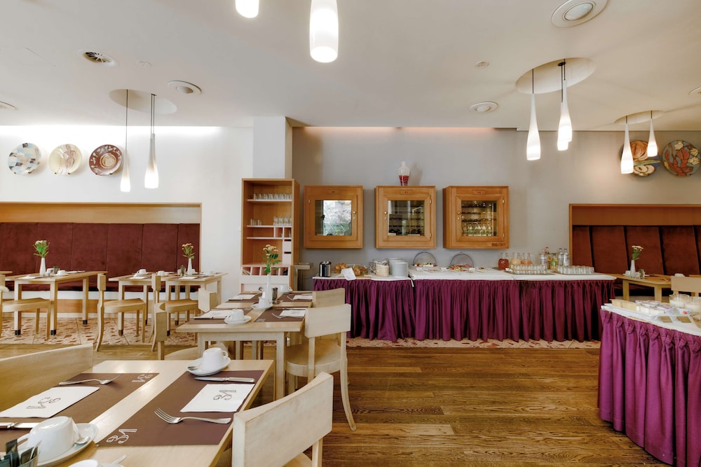 Hotel Bleibtreu Berlin By Golden Tulip 39/50