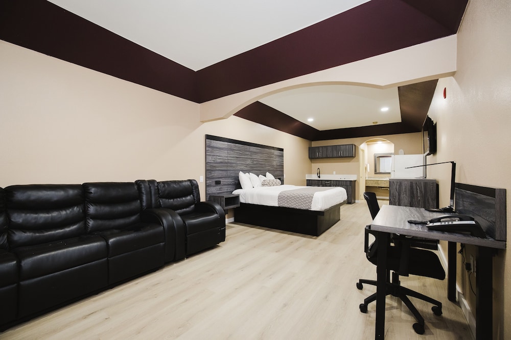 Sapphire Inn Suites 41/58