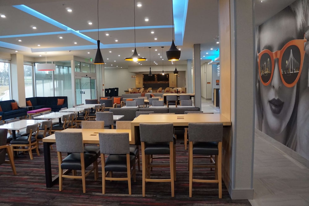 La Quinta Inn And Suites By Wyndham Lewisville 36/50