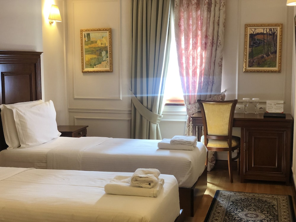 Opera Hotel 21/50