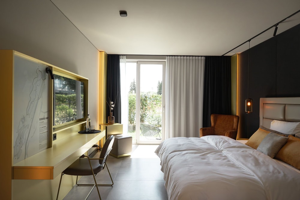 SportScheck Hotel 11/51
