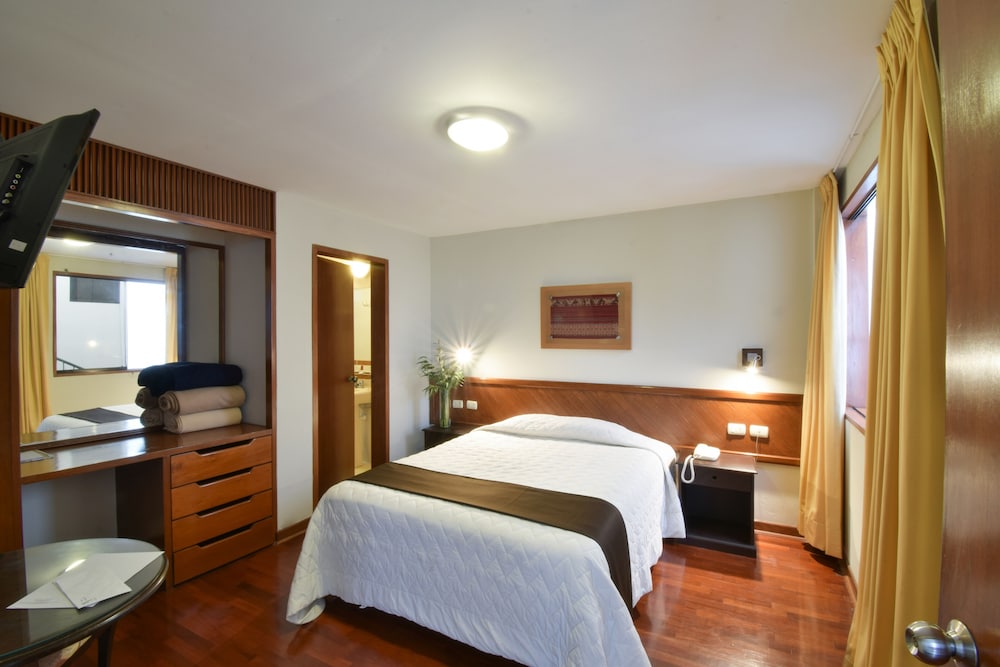 HOTEL SENORIAL 8/52