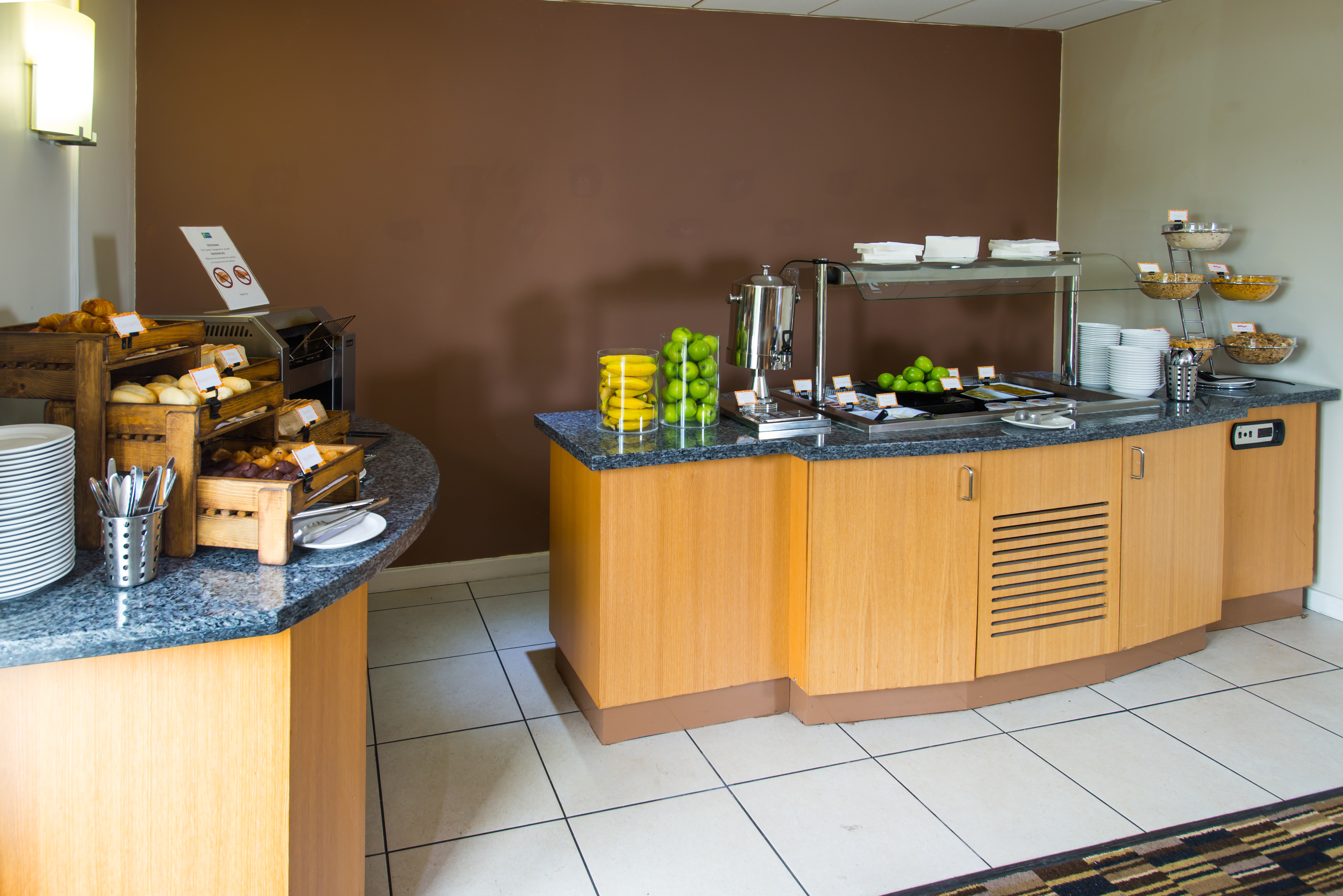 Holiday Inn Express Manchester East 8/44