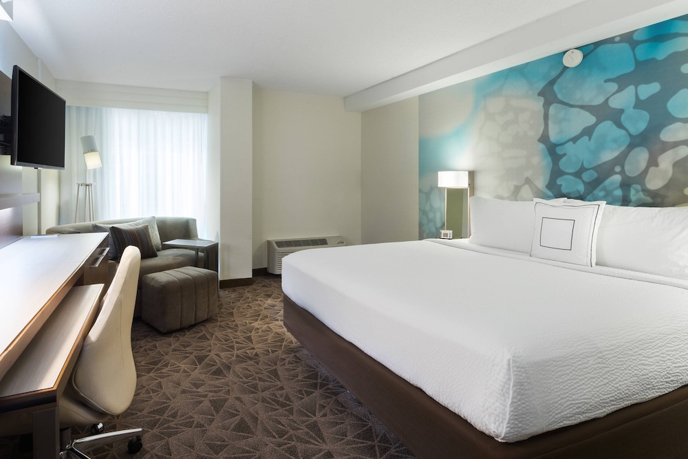 Courtyard By Marriott Miami Downtown 12/52