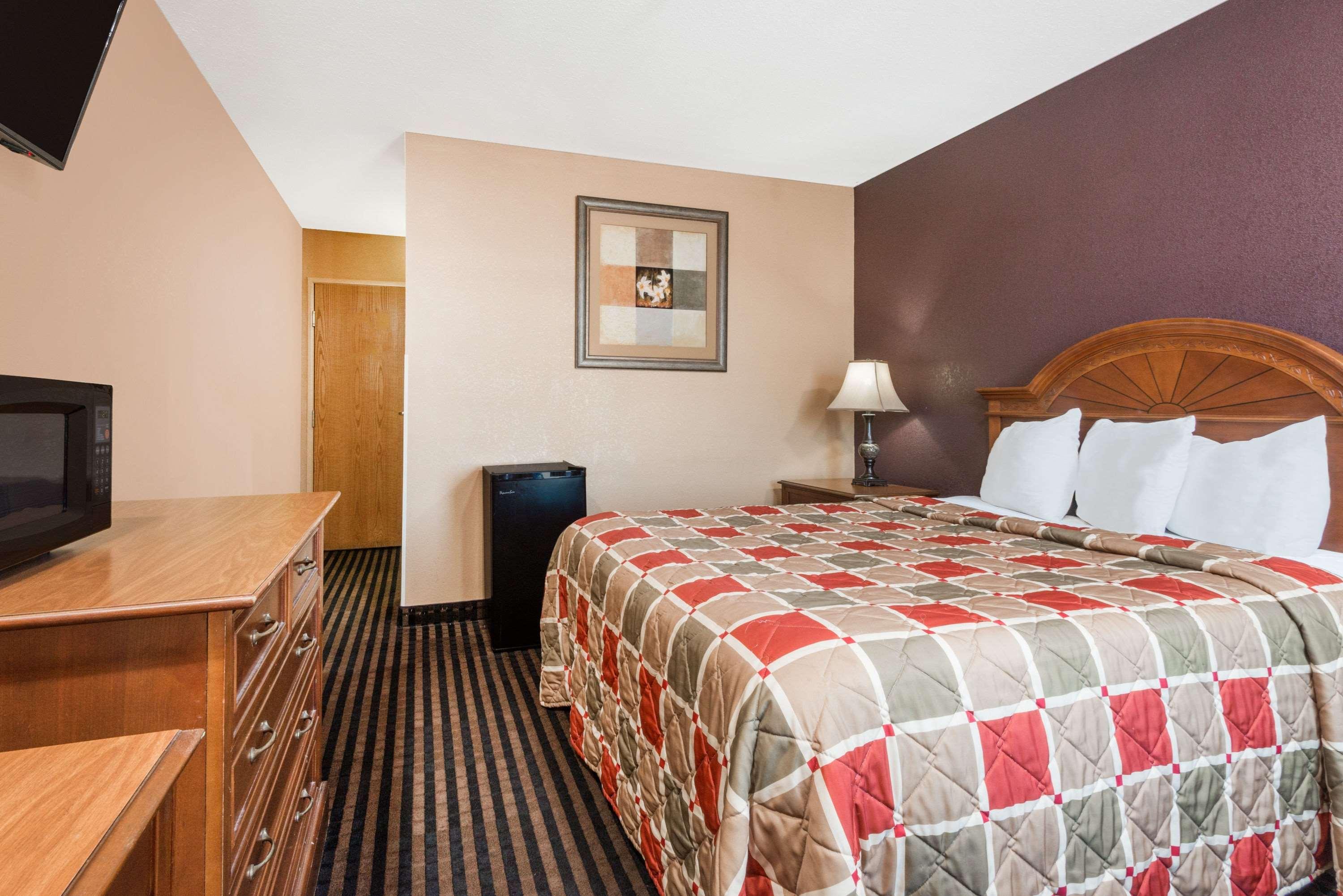 Room, Queen Bed