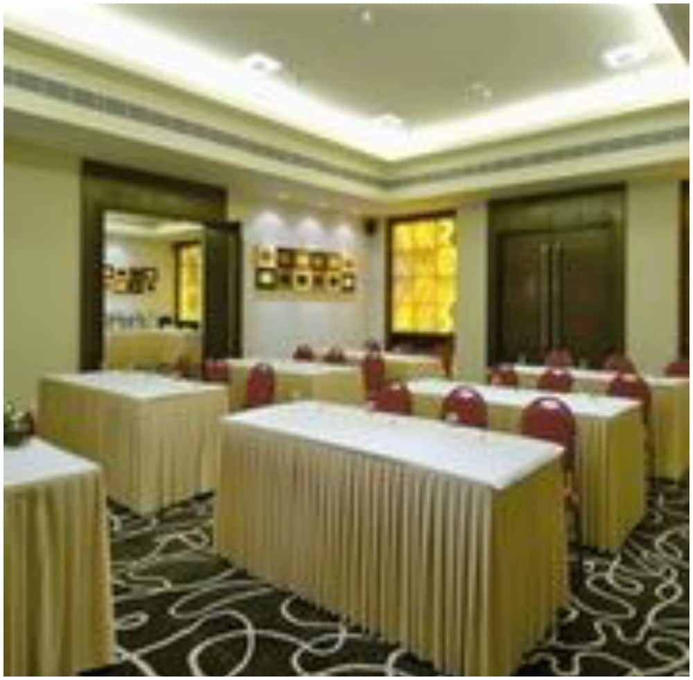 Vivanta Vijayawada MG Road (ex. The Gateway M G Road Hotel) 55/55