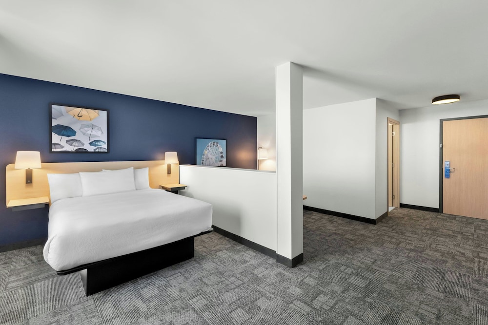 Room, Queen Bed, Sofa