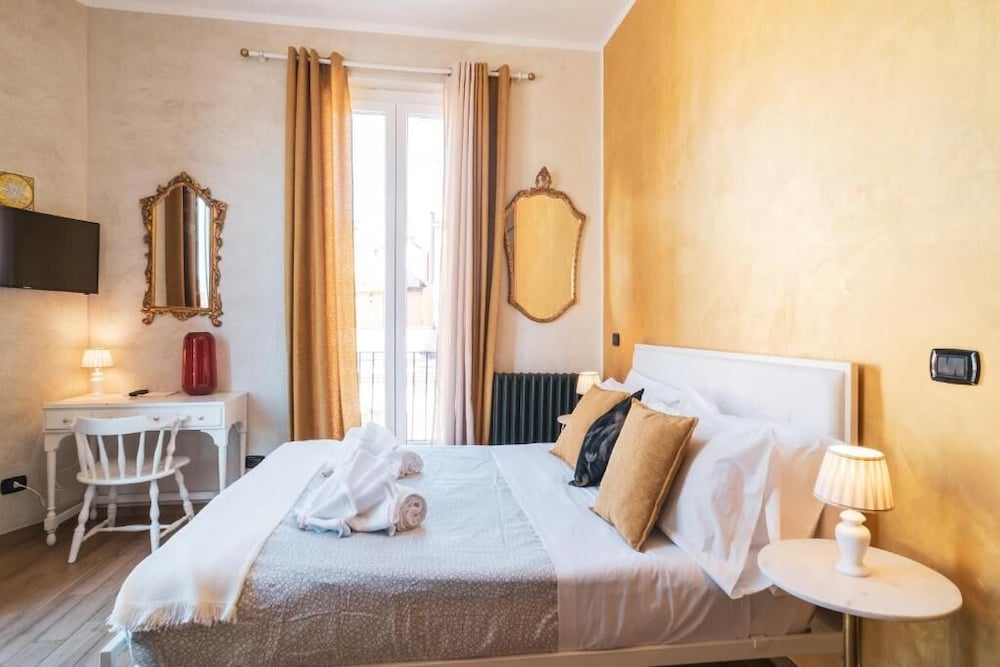 Golden Rooms 15/48