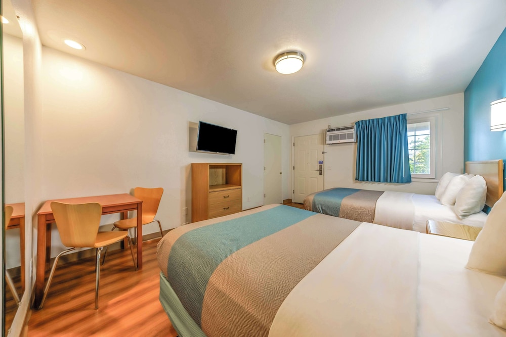 Motel6 Canby, OR 6/25