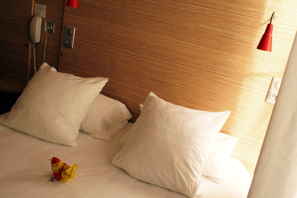 Hotel Edmond Rostand 11/45